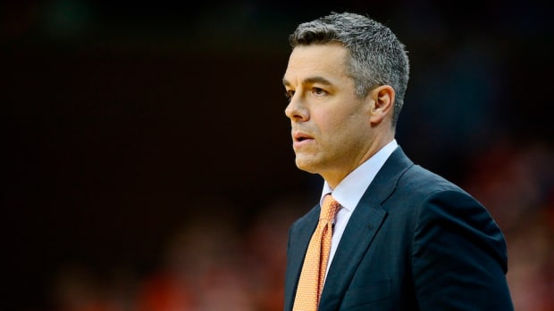 tony-bennett-virginia-falls-sideline.jpg